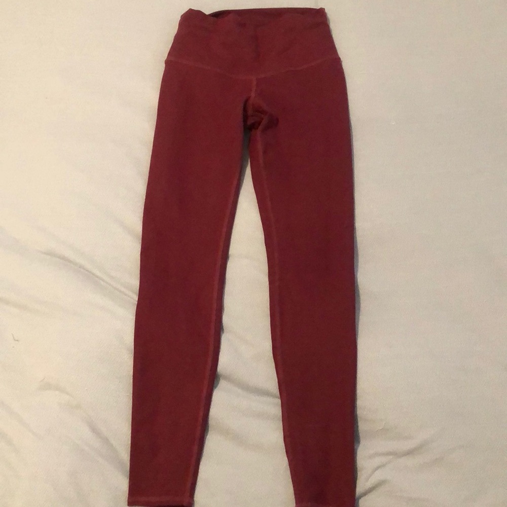 💫 Alo Yoga Plum Leggings size S Plum